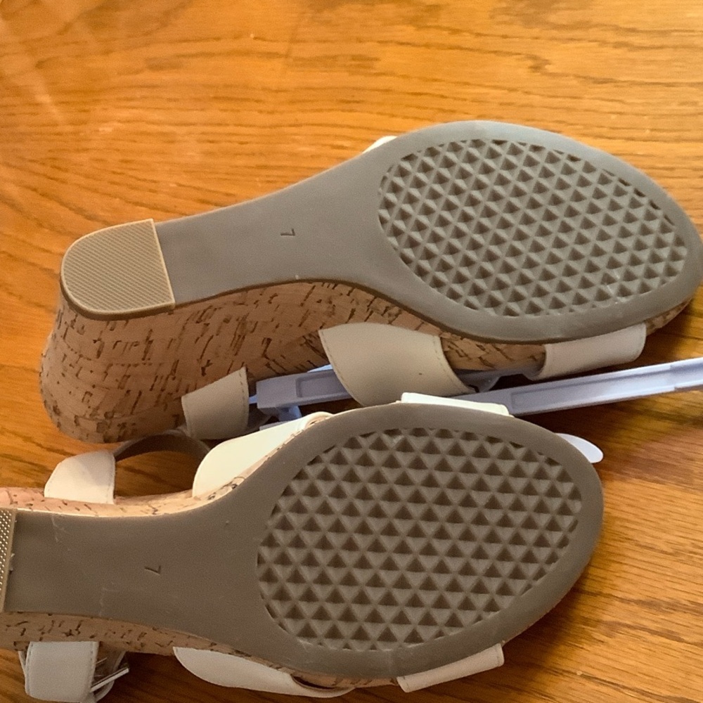NEW…AEROSOLES Women's Creme Wedge Sandals - Picture 5 of 5